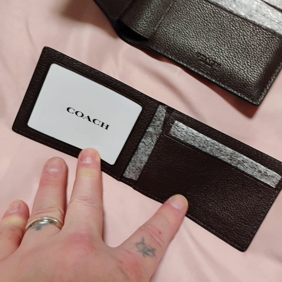 COACH wallet - Picture 3 of 4